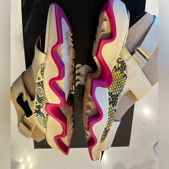 Sorel Women's Kinetic Impact II Sling Low Sandals. Rarely worn Size 8.5 new - Picture 6 of 13